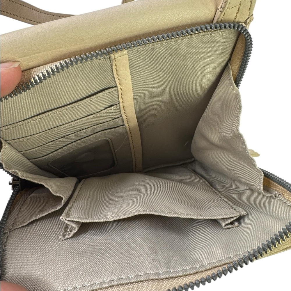 American Leather Co. Kansas RFID Crossbody Bag stone color - Picture 7 of 8